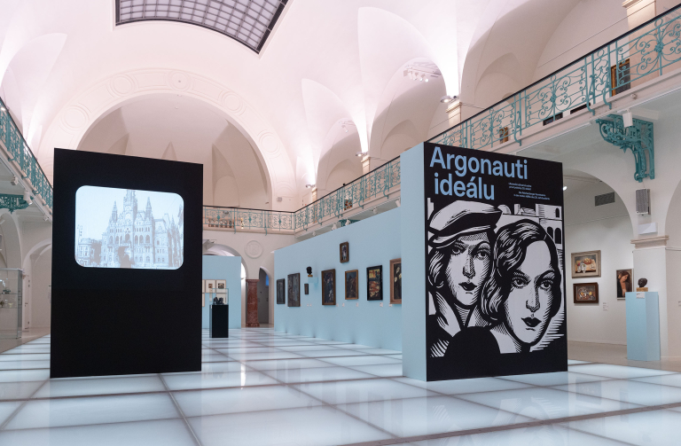 pohled do výstavy Argonauti ideálu foto Matěj Kania